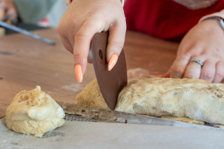 Atelier fabrication de Kanelbulle, le cinnamon roll façon Alsace