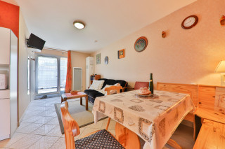 231004275_5 231004275_5