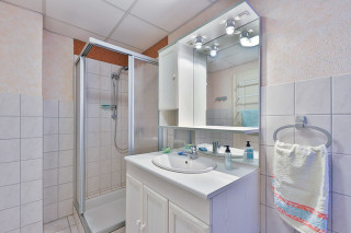 231000795_12 231000795_12